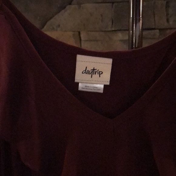 👋Burgundy Cold Shoulder Blouse size M - Picture 3 of 7